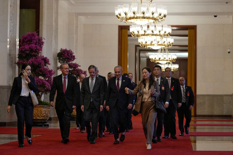 &copy; Reuters. U.S. Senate Majority Leader Chuck Schumer, D-N.Y. walks with members of his delegation to a bilateral meeting with Chinese President Xi Jinping at the Great Hall of the People in Beijing, China, Monday, Oct. 9, 2023.      Andy Wong/Pool via REUTERS