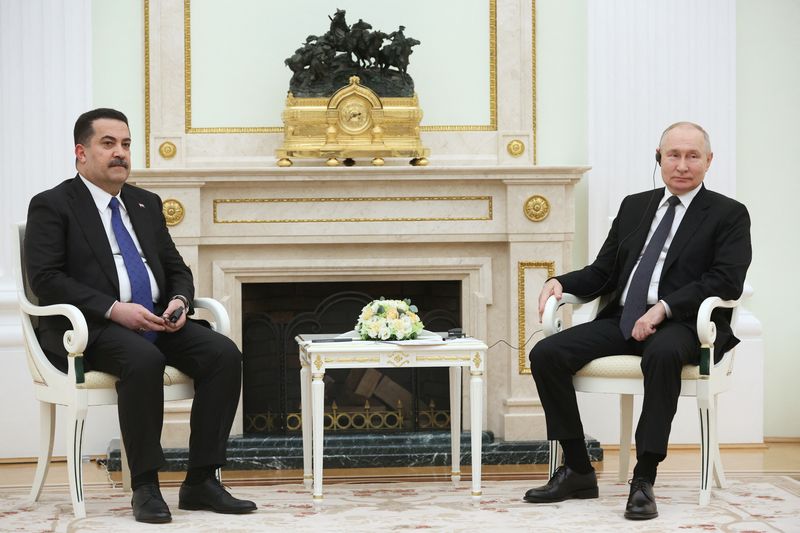 &copy; Reuters. Russian President Vladimir Putin and Iraqi Prime Minister Mohammed Shia Al-Sudani attend a meeting in Moscow, Russia, October 10, 2023. Sputnik/Sergei Bobylyov/Pool via REUTERS 