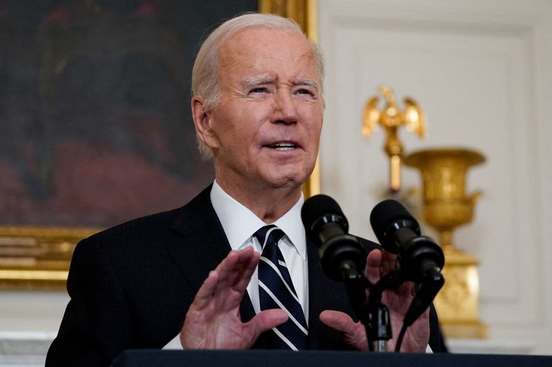 &copy; Reuters. FILE PHOTO: U.S. President Joe Biden speaks about the conflict in Israel, after Hamas launched its biggest attack in decades, while making a statement about the crisis, at the White House in Washington, U.S. October 7, 2023. REUTERS/Elizabeth Frantz/File 