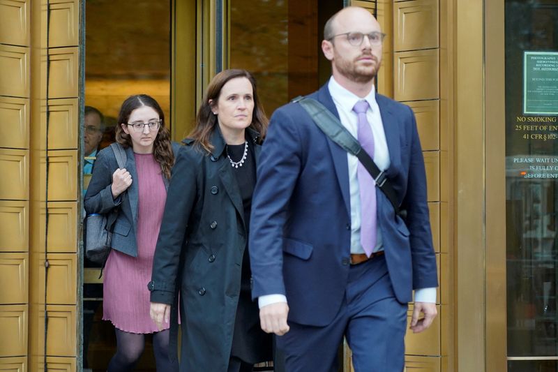 © Reuters. Former crypto hedge fund Alameda Research CEO Caroline Ellison departs the trial of former FTX Chief Executive Sam Bankman-Fried who is facing fraud charges over the collapse of the bankrupt cryptocurrency exchange, at Federal Court in New York City, U.S., October 10, 2023. REUTERS/Cheney Orr