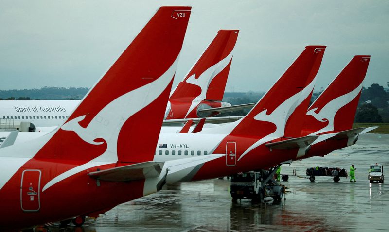 &copy; Reuters. FILE PHOTO: Qantas aircraft are seen on the tarmac at Melbourne International Airport in Melbourne, Australia, November 6, 2018. REUTERS/Phil Noble///File Photo