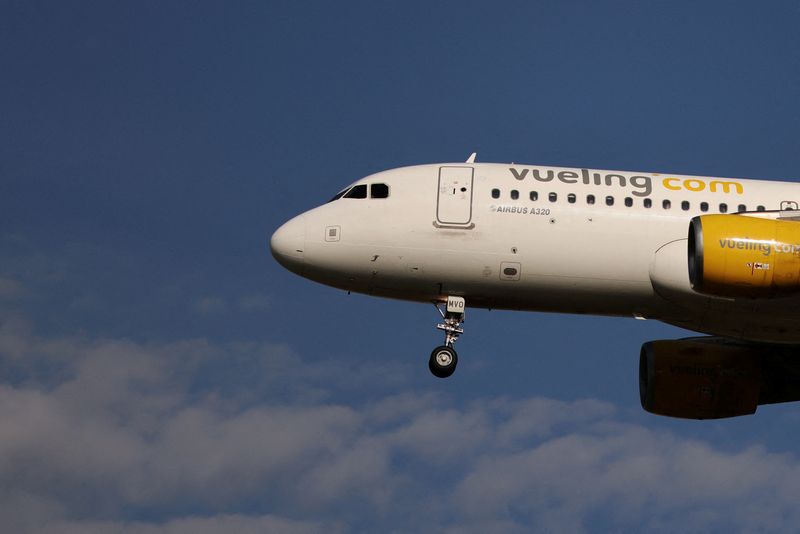 &copy; Reuters. FILE PHOTO: A Vueling aircraft approaches landing at Josep Tarradellas Barcelona-El Prat Airport, as Vueling employees prepare for strike, in Barcelona, Spain, November 2, 2022. REUTERS/Nacho Doce/File photo