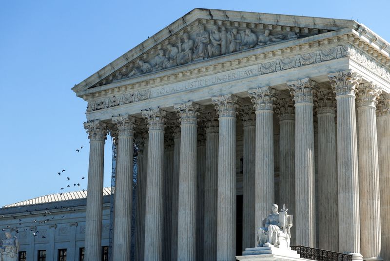 &copy; Reuters. The United States Supreme Court building is seen as in Washington, U.S., October 4, 2023. REUTERS/Evelyn Hockstein/File Photo