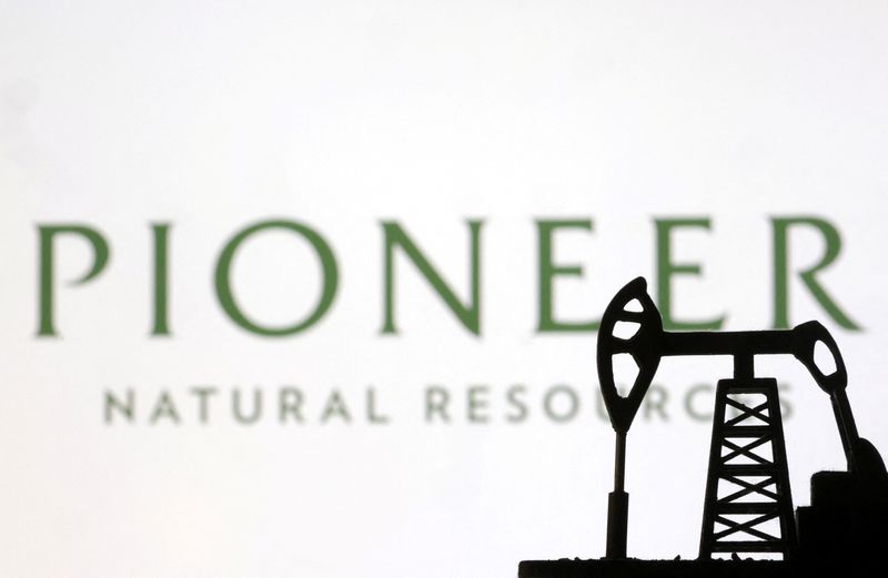 &copy; Reuters. FILE PHOTO: Pioneer Natural Resources logo is seen in this illustration taken, October 8, 2023. REUTERS/Dado Ruvic/Illustration/File Photo