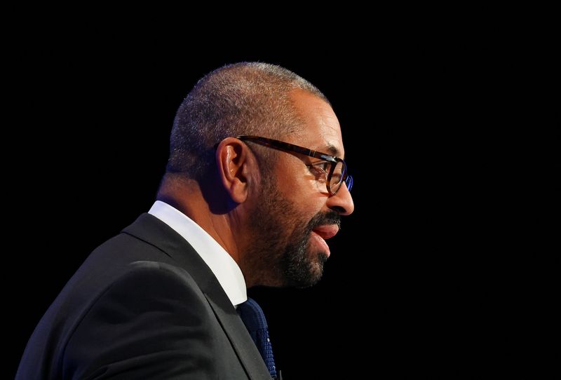 &copy; Reuters. FILE PHOTO: British Foreign Secretary James Cleverly speaks on stage at the Conservative Party's annual conference in Manchester, Britain, October 1, 2023. REUTERS/Hannah McKay/File Photo