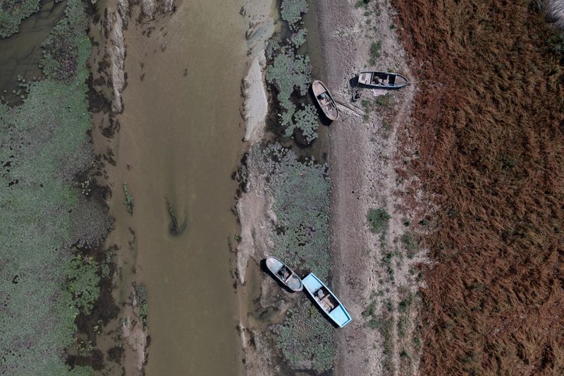&copy; Reuters. FILE PHOTO: An aerial view shows desolate fisher boats on the dried lakebed of the Terkos Dam, where a decline in precipitation this year has lowered water levels in the reservoirs of Turkey's largest city to less than 25%, on the outskirts of Istanbul, T
