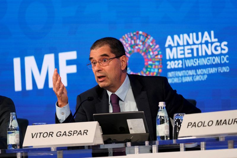 &copy; Reuters. FILE PHOTO: IMF Director of Fiscal Affairs Vitor Gaspar speaks to reporters at the headquarters of the International Monetary Fund in Washington, U.S., October 12, 2022. REUTERS/James Lawler Duggan