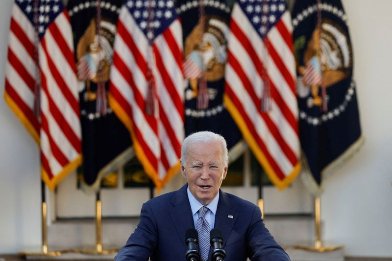 &copy; Reuters. الرئيس الأمريكي جو بايدن يتحدث في البيت الأبيض بواشنطن يوم الأربعاء. تصوير: جوناثان إرنست - رويترز.