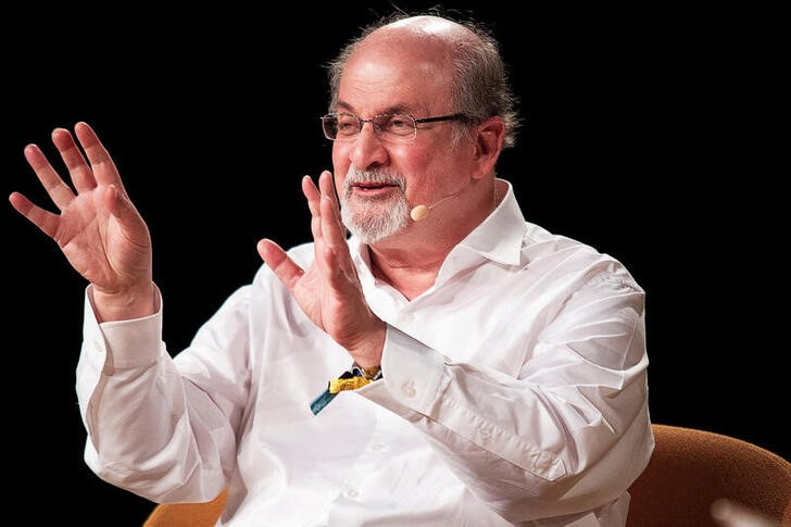 &copy; Reuters. Imagen de archivo del escritor Salman Rushdie durante una entrevista en el Festival Heartland de Kvaerndrup, Dinamarca. 2 junio 2018. Carsten Bundgaard/Ritzau Scanpix/vía Reuters. ATENCIÓN EDITORES - ESTA IMAGEN FUE ENTREGADA POR UNA TERCERA PARTE.