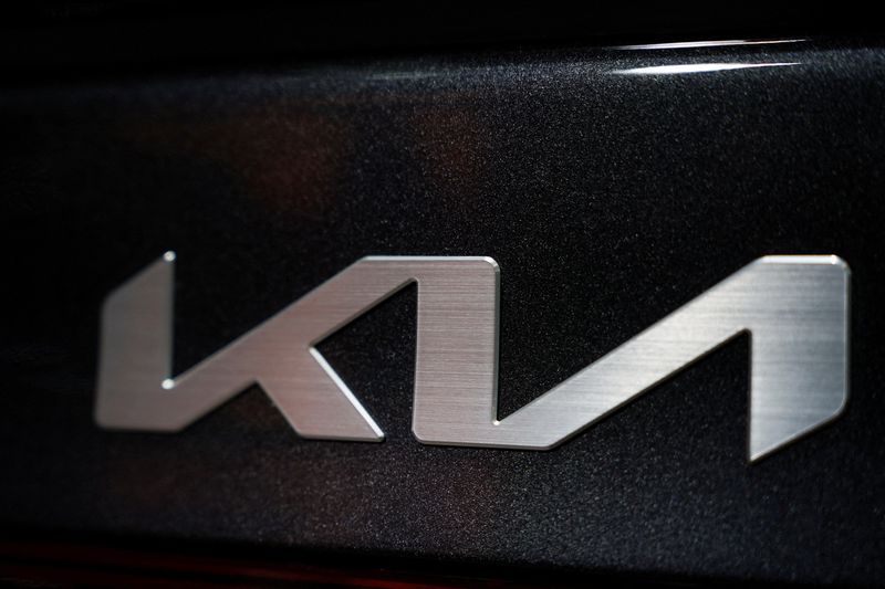 &copy; Reuters. FILE PHOTO: A KIA logo is seen during the New York International Auto Show, in Manhattan, New York City, U.S., April 5, 2023. REUTERS/David 'Dee' Delgado/File Photo