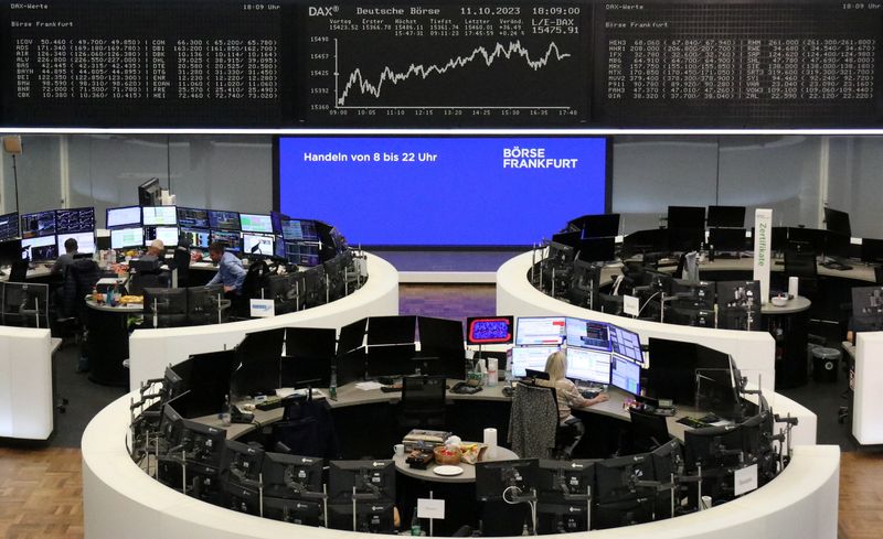 &copy; Reuters. FILE PHOTO: The German share price index DAX graph is pictured at the stock exchange in Frankfurt, Germany, October 11, 2023.    REUTERS/Staff/File photo
