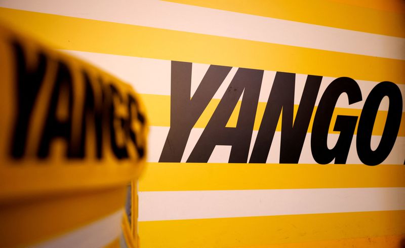 © Reuters. FILE PHOTO: The logo of Yango is pictured in London, Britain, October 6, 2021. Picture taken October 6, 2021. REUTERS/John Sibley/File Photo