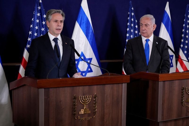 &copy; Reuters. U.S. Secretary of State Antony Blinken and Israel’s Prime Minister Benjamin Netanyahu make statements to the media inside The Kirya, which houses the Israeli Ministry of Defense, after their meeting in Tel Aviv, Israel, Thursday Oct. 12, 2023. Jacquelyn