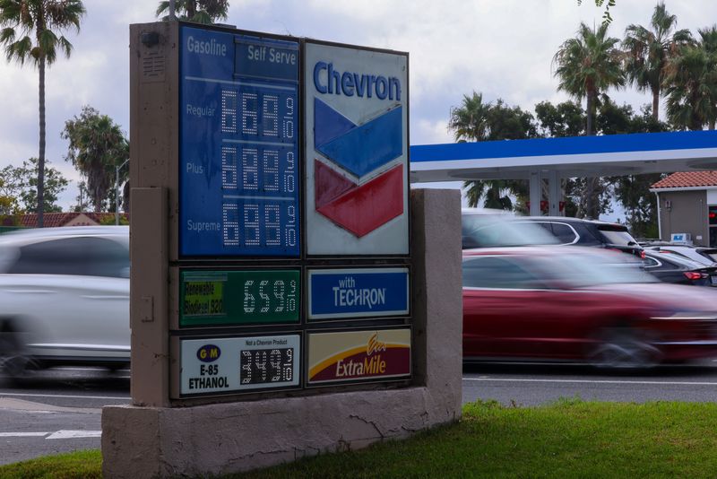 &copy; Reuters. FILE PHOTO: Gasoline prices are shown at a local gas station as Southern California prices move towards record highs in Carlsbad, California, U.S., September 18, 2023. REUTERS/Mike Blake/File Photo