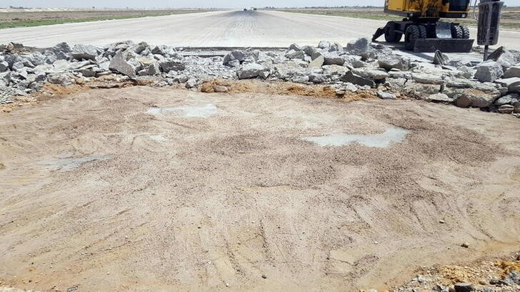 &copy; Reuters. Imagen de archivo de maquinaria pesada trabajando en una pista del aeropuerto internacional de Damasco, Siria. 12 junio 2022.  SANA/entrega vía Reuters. ATENCIÓN EDITORES - ESTA IMAGEN FUE ENTREGADA POR UNA TERCERA PARTE. REUTERS ES INCAPAZ DE VERIFICAR