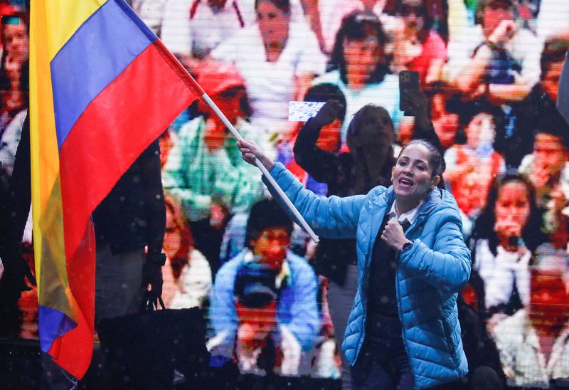 Ecuador candidates close campaigning ahead of Sunday vote