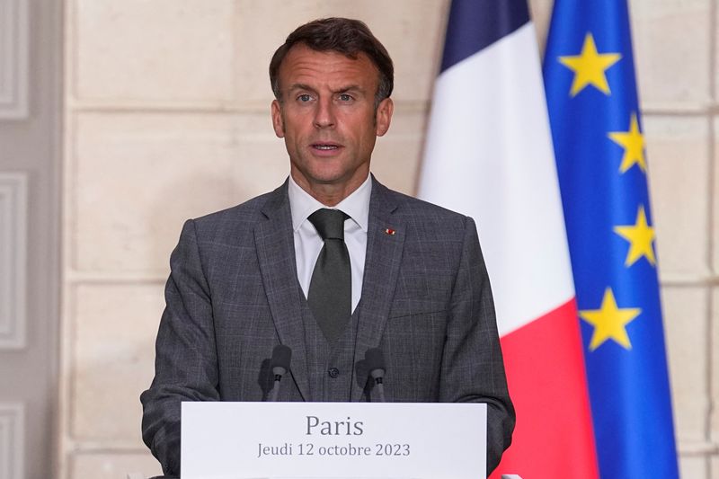 © Reuters. الرئيس الفرنسي إيمانويل ماكرون خلال مؤتمر صحفي في باريس يوم الخميس. في صورة لرويترز من ممثل لوكالات الأنباء.
