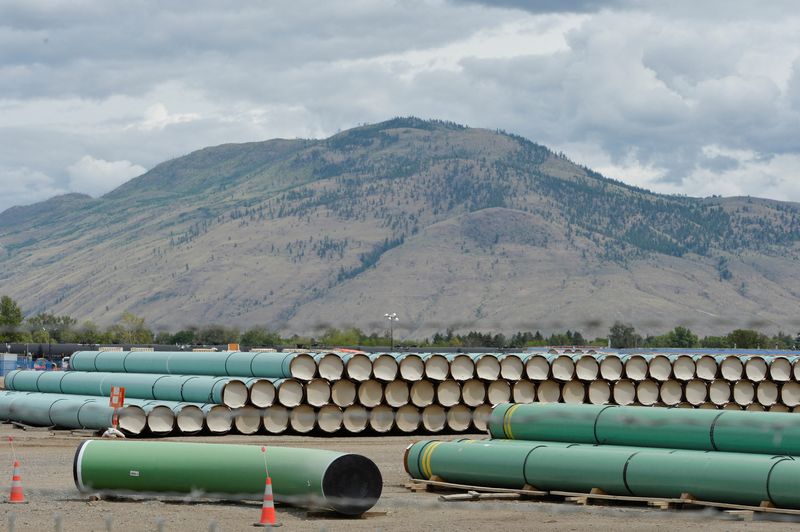 &copy; Reuters. FILE PHOTO: A pipe yard servicing government-owned oil pipeline operator Trans Mountain is seen in Kamloops, British Columbia, Canada June 7, 2021. REUTERS/Jennifer Gauthier/File Photo
