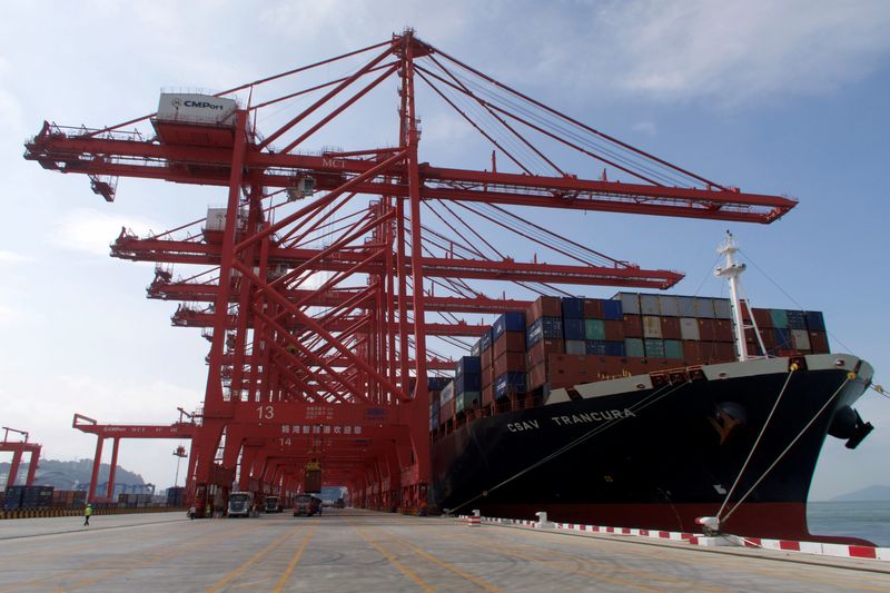 &copy; Reuters. FILE PHOTO: A container ship is seen during a government-organized media tour to Mawan Smart Port at Qianhai Shekou Free Trade Zone in Shenzhen, Guangdong province China September 27, 2020. Picture taken September 27, 2020. REUTERS/David Kirton/File photo