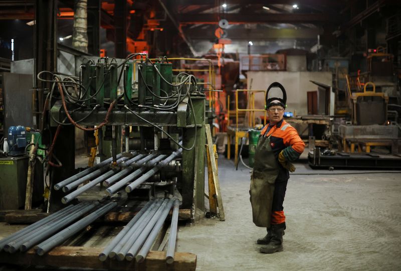 &copy; Reuters. FILE PHOTO: A worker stands next to a machine cutting newly manufactured bars of steel at the United Cast Bar Group's foundry in Chesterfield, Britain, April 12, 2022. Picture taken April 12, 2022. REUTERS/Phil Noble/File photo