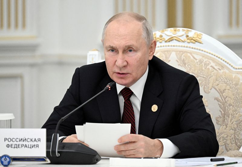 &copy; Reuters. الرئيس الروسي فلاديمير بوتين يتحدث خلال مؤتمر في بشكك يوم الجمعة. صورة لرويترز من ممثل لوكالات الأنباء.
