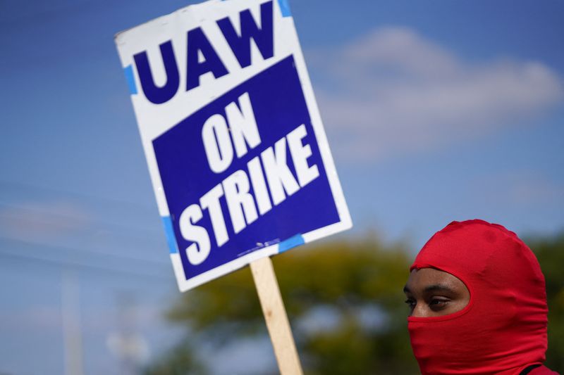 UAW says new strikes at Detroit Three will come without notice