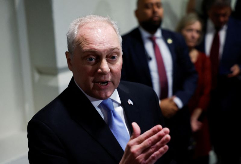 © Reuters. House Majority Leader Steve Scalise (R-LA) speaks to the media as he announces that he is withdrawing his candidacy for Speaker at the U.S. Capitol in Washington, U.S., October 12, 2023. REUTERS/Evelyn Hockstein