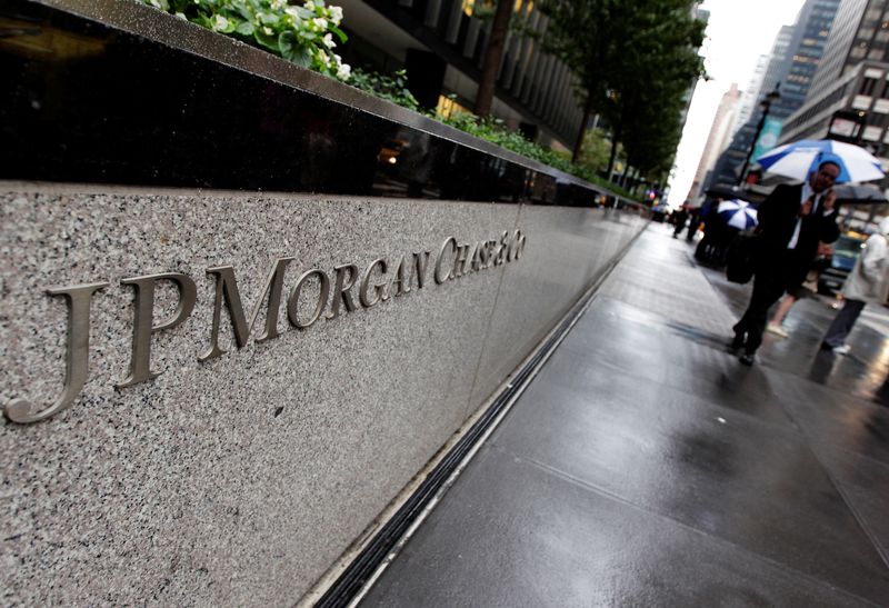 &copy; Reuters. FILE PHOTO: The entrance to JPMorgan Chase's international headquarters on Park Avenue is seen in New York October 2, 2012. REUTERS/Shannon Stapleton/File Photo