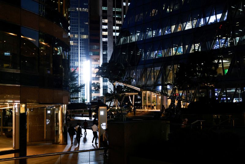 &copy; Reuters. FILE PHOTO: An evening view of the financial central district of Hong Kong, China October 3, 2023. REUTERS/Tyrone Siu/File Photo