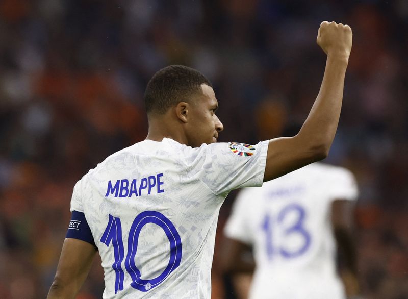 &copy; Reuters. Kylian Mbappé comemora gol contra a Holanda
13/10/2023
REUTERS/Piroschka Van De Wouw