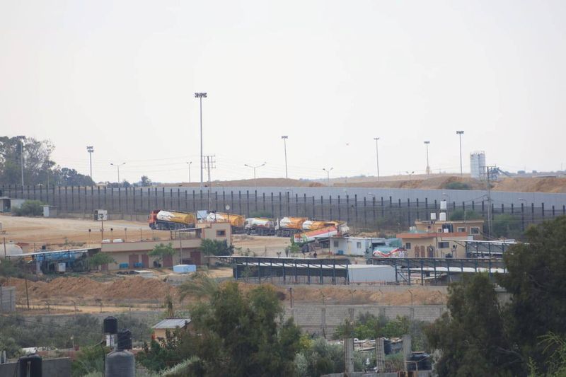 &copy; Reuters. شاحنات تقل مساعدات بالقرب من حدود رفح في غزة بعد دخولها من مصر يوم العاشر من أكتوبر تشرين الأول 2023. حصلت رويترز على الصورة من مؤسسة سيناء لحق