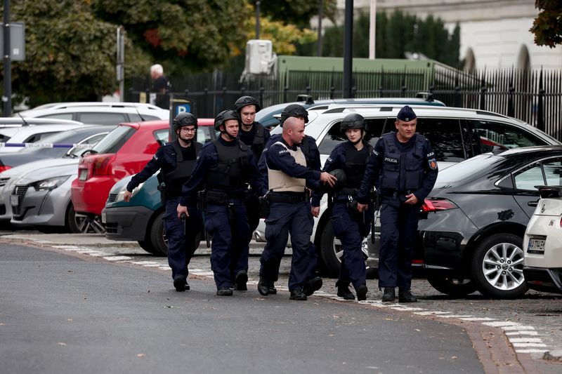 Man surrenders to Polish police after incident that closed Warsaw square