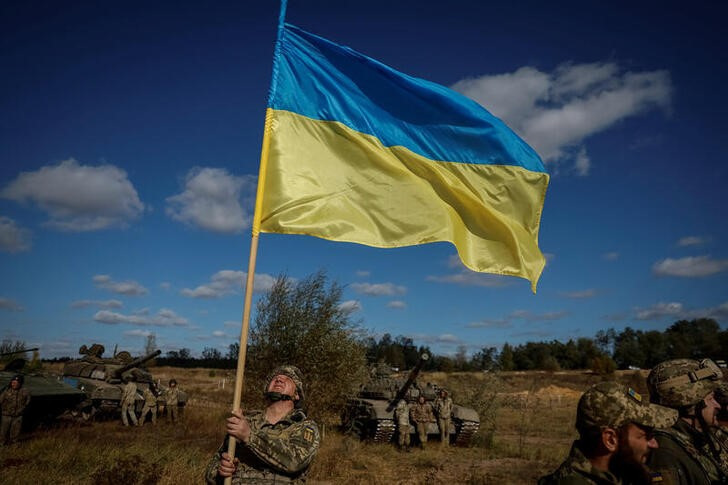 &copy; Reuters. Soldados ucranianos participan en unas maniobras en la región de Chernigov, Ucrania. 13 octubre 2023. REUTERS/Gleb Garanich