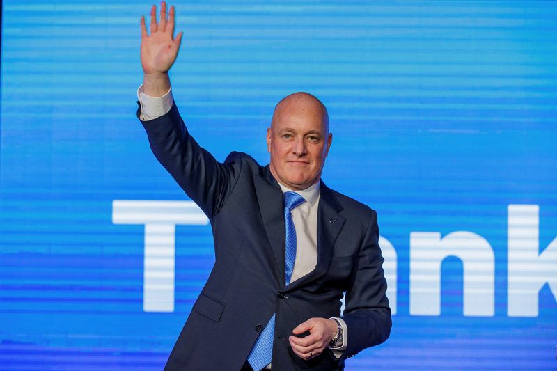 &copy; Reuters. Christopher Luxon, Leader of the National Party waves to supporters at his election party after winning the general election to become New Zealand’s next prime minister in Auckland, New Zealand, October 14, 2023. REUTERS/David Rowland