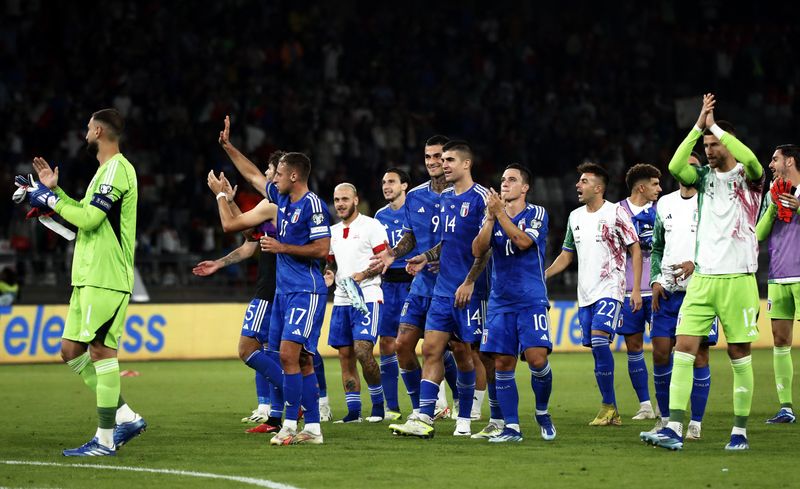 &copy; Reuters. Soccer Football - Euro 2024 Qualifier - Group C - Italy v Malta - Stadio San Nicola, Bari, Italy - October 14, 2023 Italy players celebrate after the match REUTERS/Alessandro Garofalo