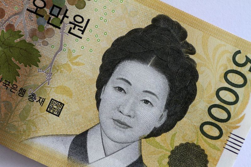 © Reuters. A South Korea won note is seen in this illustration photo May 31, 2017.     REUTERS/Thomas White/Illustration