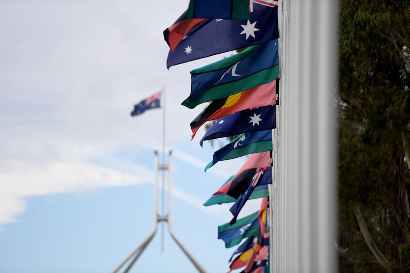 © Reuters. Australian Aboriginal and Torres Strait Islander flags are pictured in front of Australian Parliament House, during The Voice referendum in Canberra, Australia, October 14, 2023. REUTERS/Tracey Nearmy