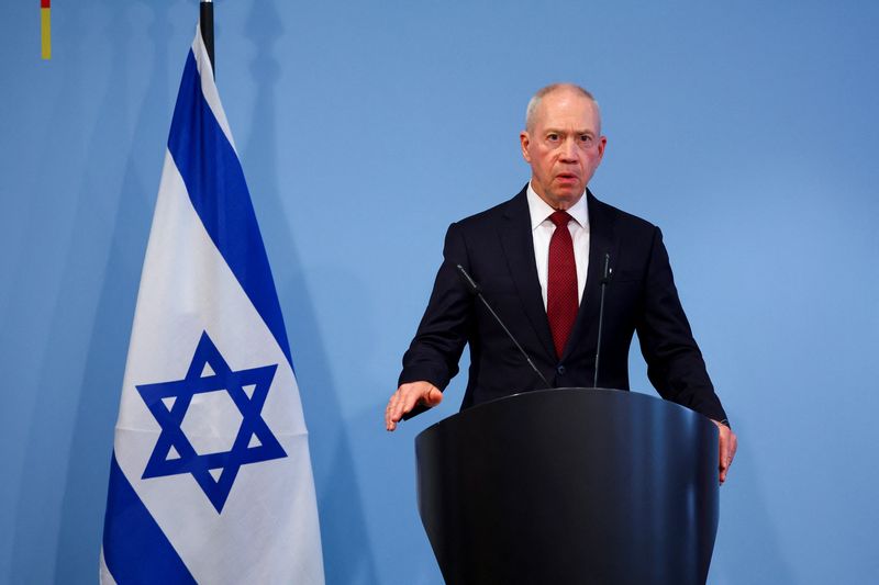 &copy; Reuters. وزير الدفاع الإسرائيلي يوآف جالانت يتحدث في مؤتمر صحفي في برلين بألمانيا يوم 28 سبتمبر أيلول 2023 . تصوير : فابريتسيو بنش - رويترز .  