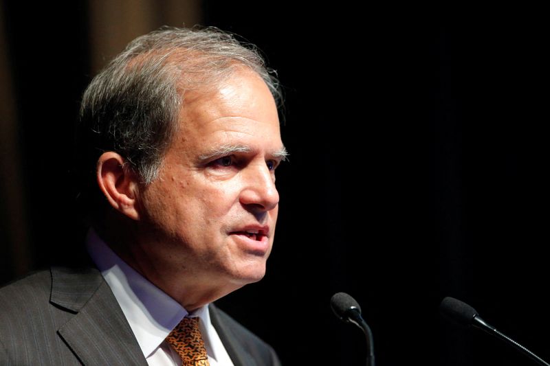 &copy; Reuters. FILE PHOTO: Scott Sheffield, Chairman and Chief Executive Officer of Pioneer Natural Resources Company, speaks to guests and investors during the OGIS conference for mid- and small-tier oil and gas companies in New York, April 8, 2014.  REUTERS/Eduardo Mu