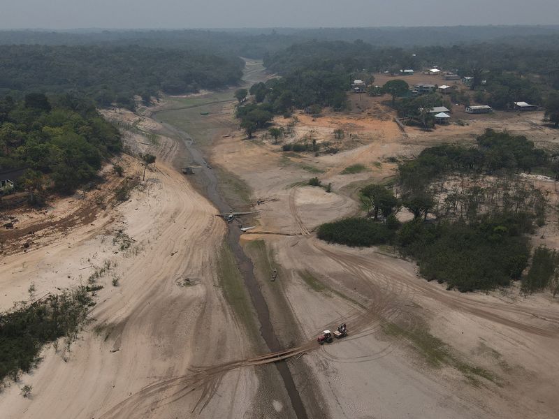 &copy; Reuters. Forte seca atinge o Rio Negro, na floresta amazônica
13/10/2023 REUTERS/Bruno Kelly