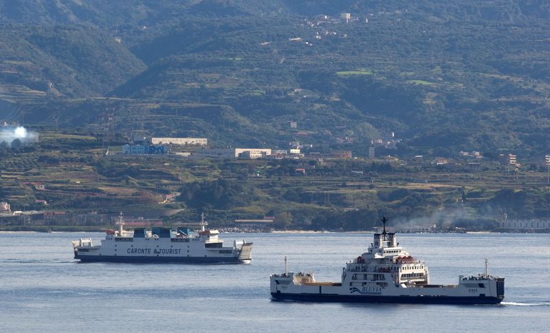 &copy; Reuters. FILE PHOTO: Ferries sail on the Straits of Messina November 9, 2009.   REUTERS/Tony Gentile/File Photo