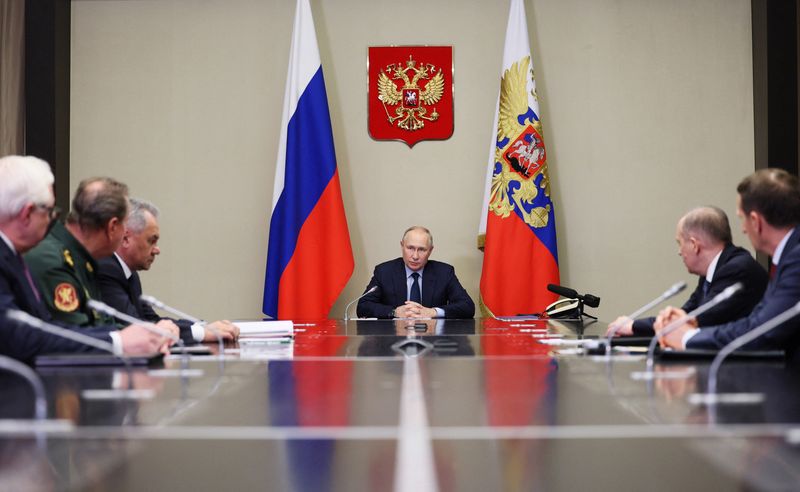 &copy; Reuters. Presidente russo, Vladimir Putin, comanda reunião com autoridades de segurança em residência oficial de Novo-Ogaryovo, perto de Moscou
16/10/2023
Sputnik/Gavriil Grigorov/Pool via REUTERS