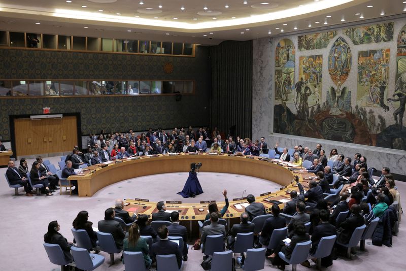 &copy; Reuters. مشهد عام لجلسة تصويت مجلس الأمن التابع للأمم المتحدة على مشروع قرار روسي فيما يتعلق بالصراع بين إسرائيل وحركة حماس في غزة، في مقر المنظمة بن