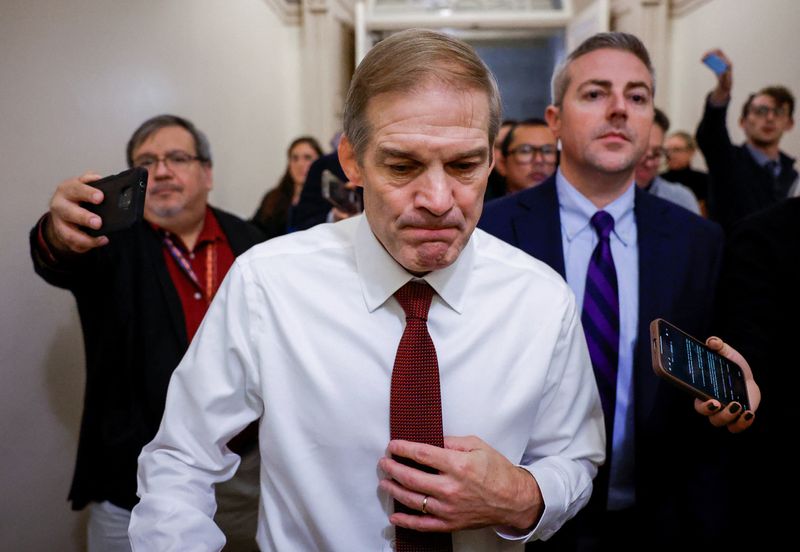 © Reuters. U.S. Representative Jim Jordan (R-OH), who is vying for the position of Speaker of the House, walks on the day of the meeting of House Republicans as the Republicans continue to try to elect a new speaker, on Capitol Hill in Washington, U.S., October 16, 2023. REUTERS/Evelyn Hockstein