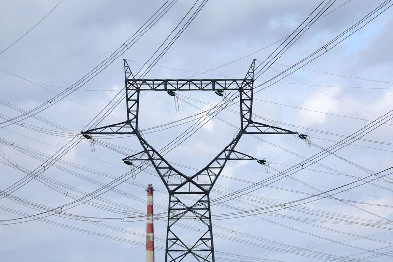&copy; Reuters. FILE PHOTO: Electricity pylons of high-voltage electrical power lines are seen in Bouchain, France, August 1, 2023. REUTERS/Pascal Rossignol/File Photo