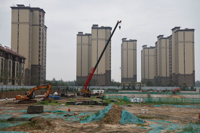 &copy; Reuters. FILE PHOTO: A construction site of residential buildings by Chinese developer Country Garden is pictured in Tianjin, China August 18, 2023. REUTERS/Tingshu Wang/File photo