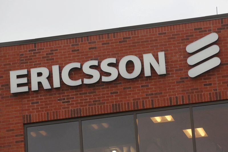 &copy; Reuters. Un logo d'Ericsson à l'extérieur des bureaux de l'entreprise à Kanata, Ontario, Canada. /Photo prise le 17 avril 2023/REUTERS/Lars Hagberg