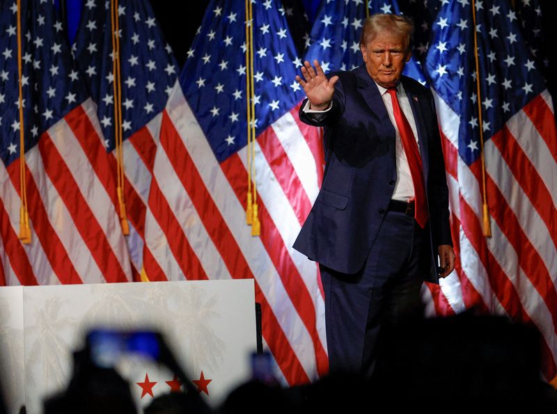 &copy; Reuters. FILE PHOTO: Donald Trump, former U.S. president and Republican presidential candidate, waves at the Club 47 USA event in West Palm Beach, Florida, U.S., October 11, 2023. REUTERS/Marco Bello/File Photo