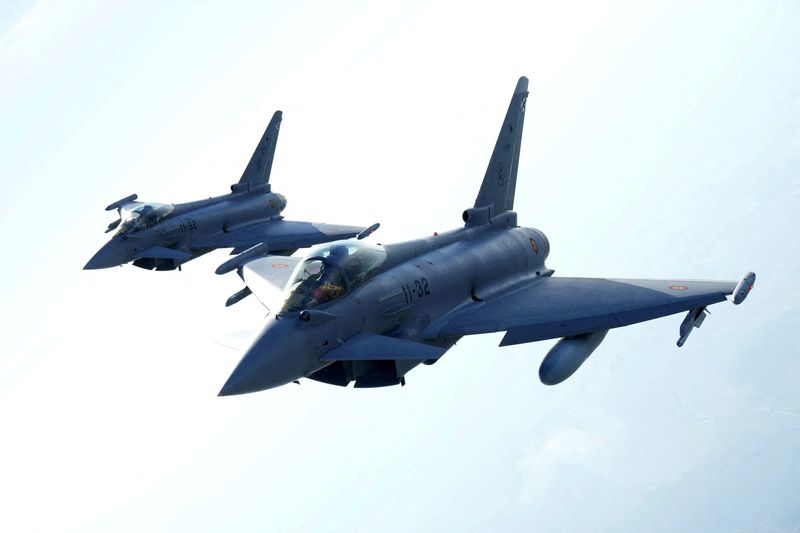 &copy; Reuters. FILE PHOTO: Spanish Air Force Eurofighter Typhoon fighter jets fly during an air policing mission over Baltics from the Siauliai air base, Lithuania September 12, 2023. REUTERS/Ints Kalnins/File Photo