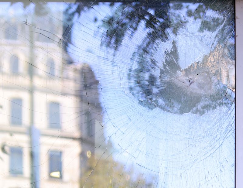 © Reuters. The site of a bullet impact is seen in the aftermath of a deadly shooting in Brussels, Belgium, October 17, 2023. REUTERS/Johanna Geron